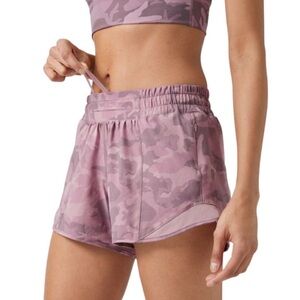 Lululemon 2.5” Hotty Hot Shorts